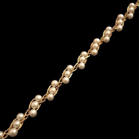 Vintage Faux Pearl Necklace - Picture 4 of 7